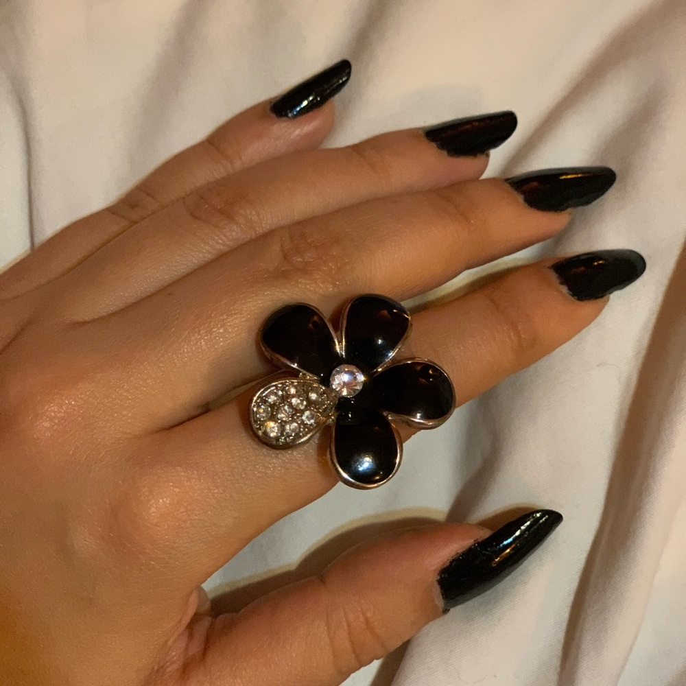 Ring. - Picture 2 of 2